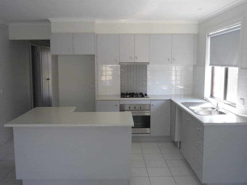 25 FELICITY Drive, TARNEIT VIC 3029, Tarneit - Thumbnail 2