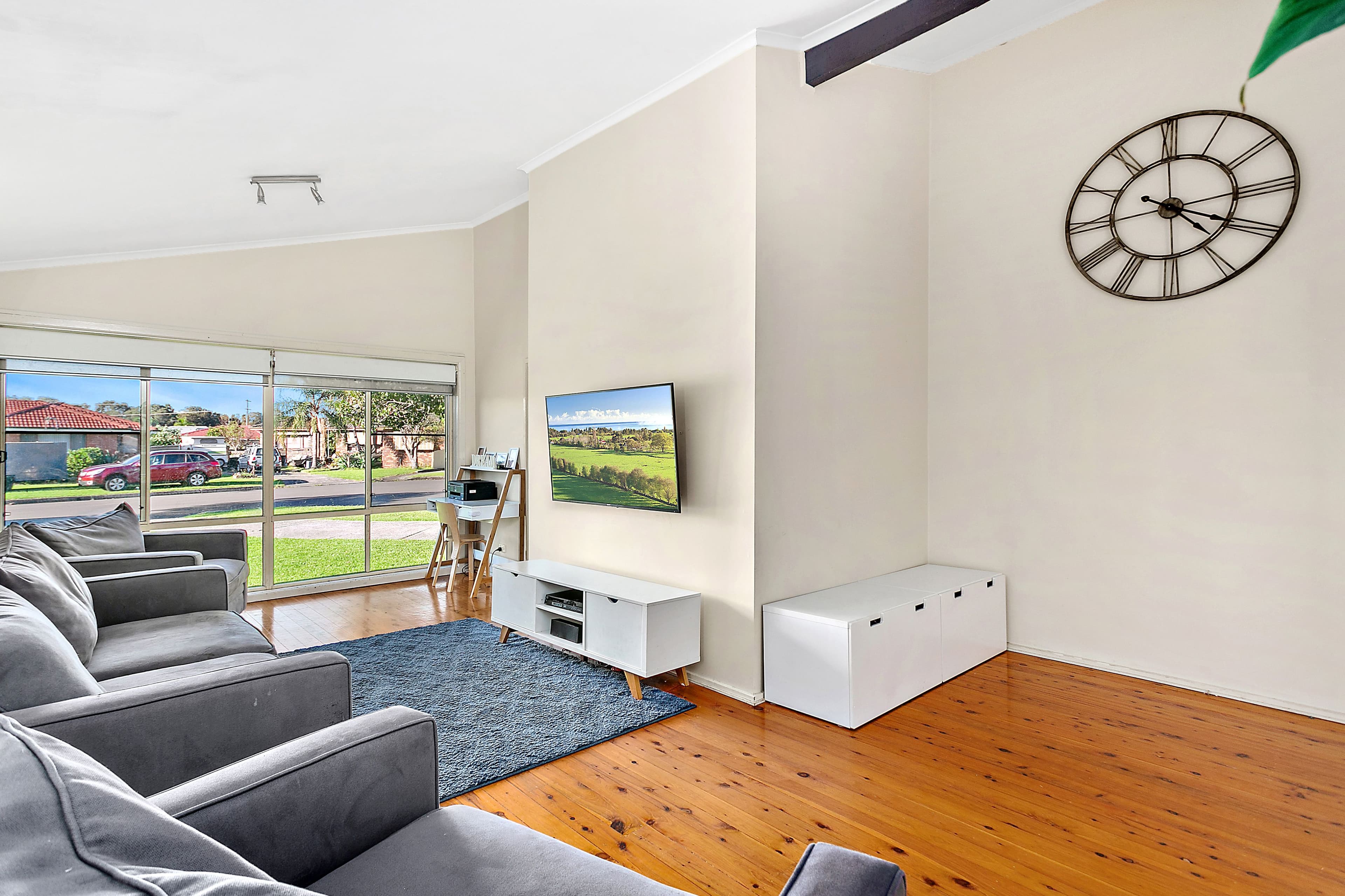 10 Camelot Place, Oak Flats - Thumbnail 2