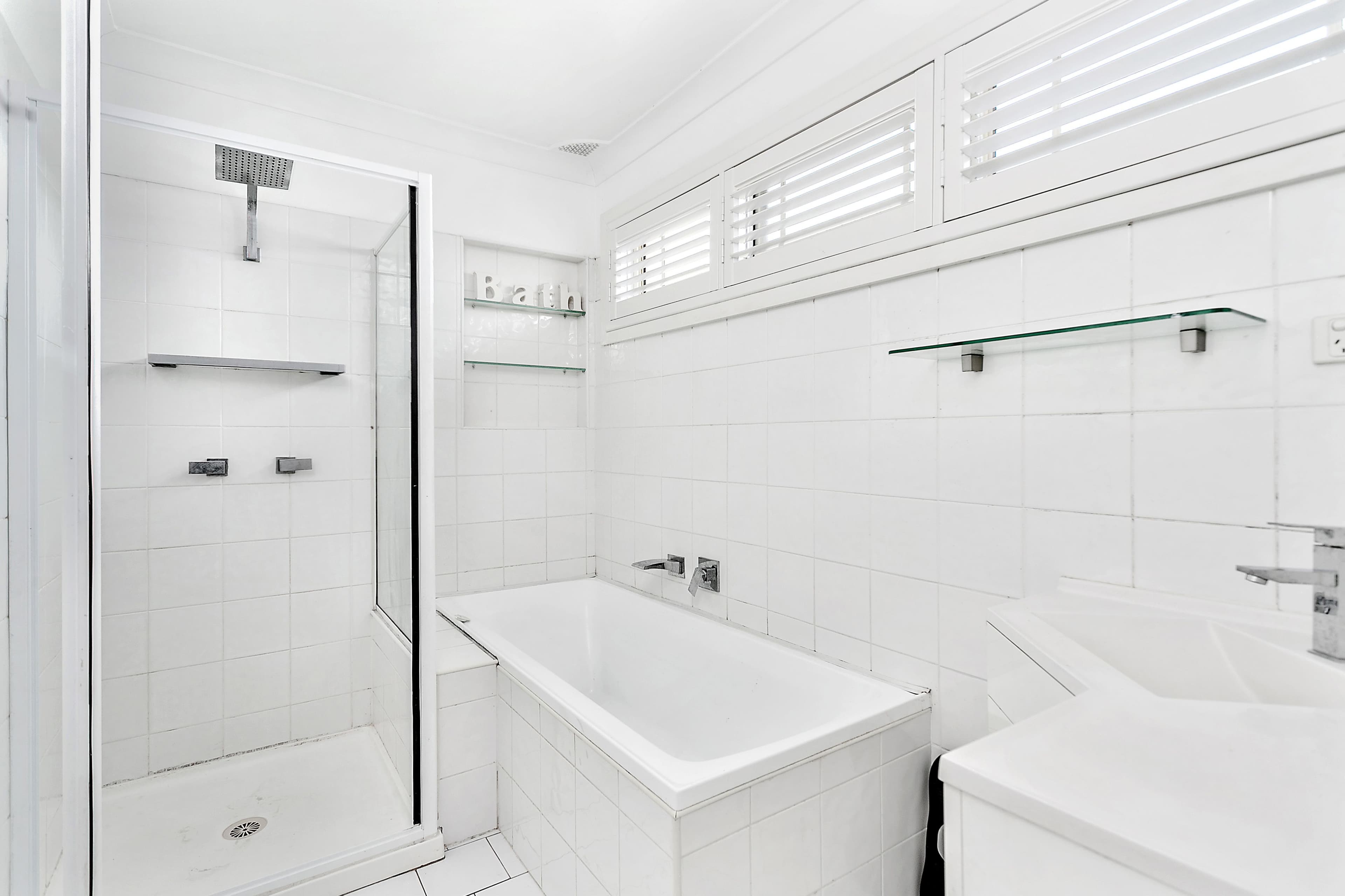10 Camelot Place, Oak Flats - Thumbnail 6