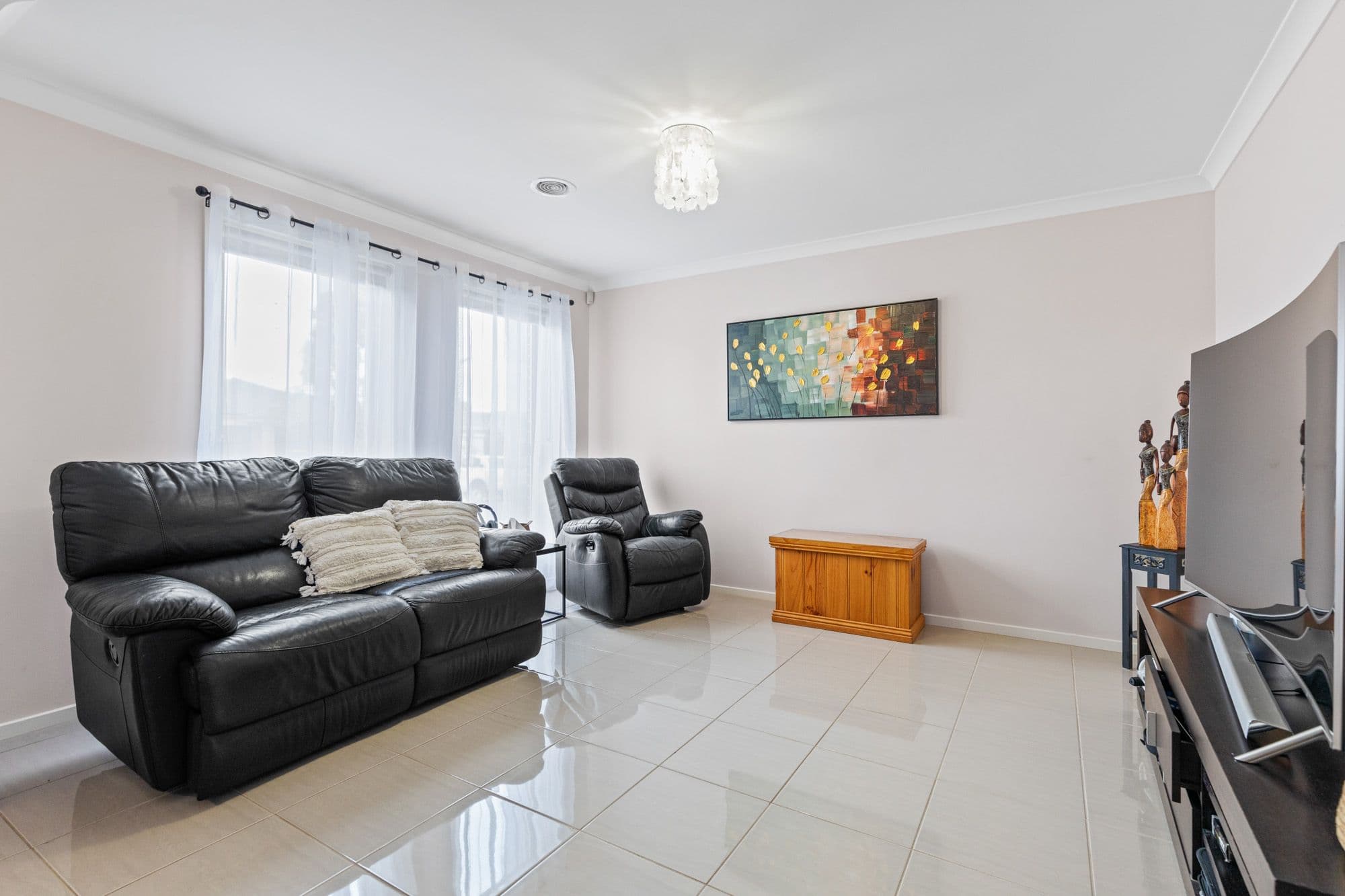 14 Wright Circuit, Plumpton - Thumbnail 2