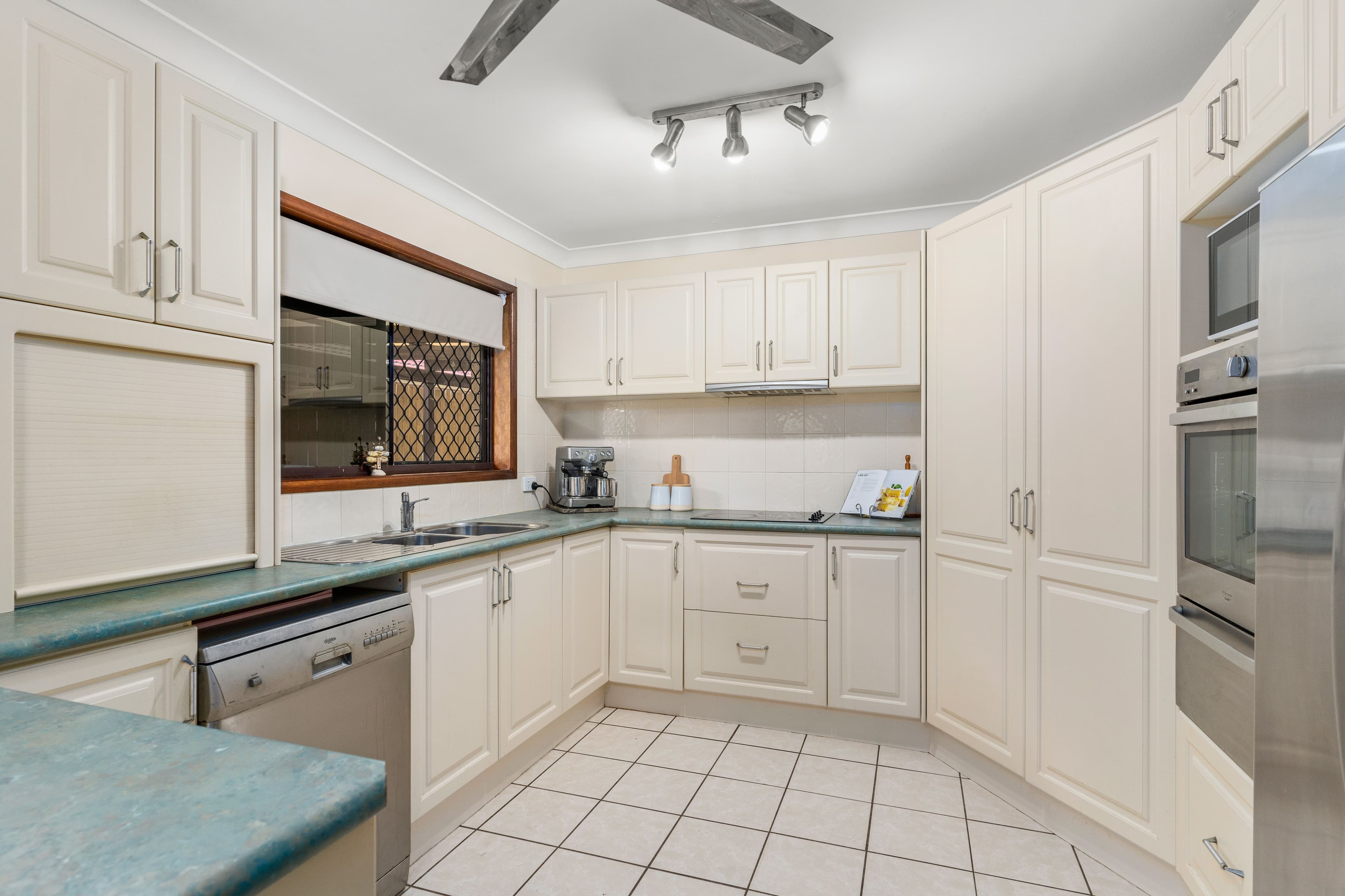 25 Achilles Drive, Springwood QLD 4127, Springwood - Thumbnail 2