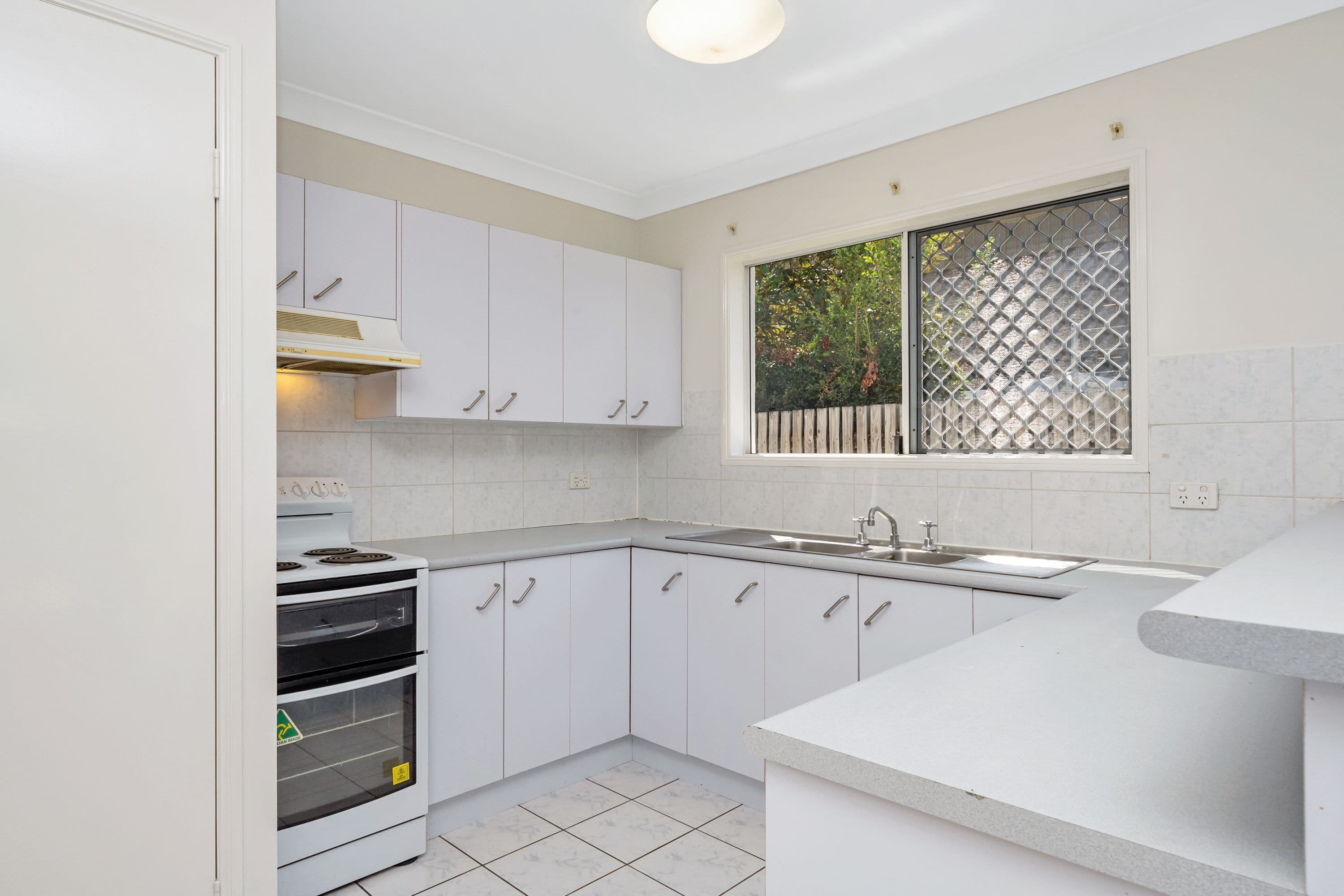 24 Lothair Street, Pimlico QLD 4812, Pimlico - Thumbnail 3