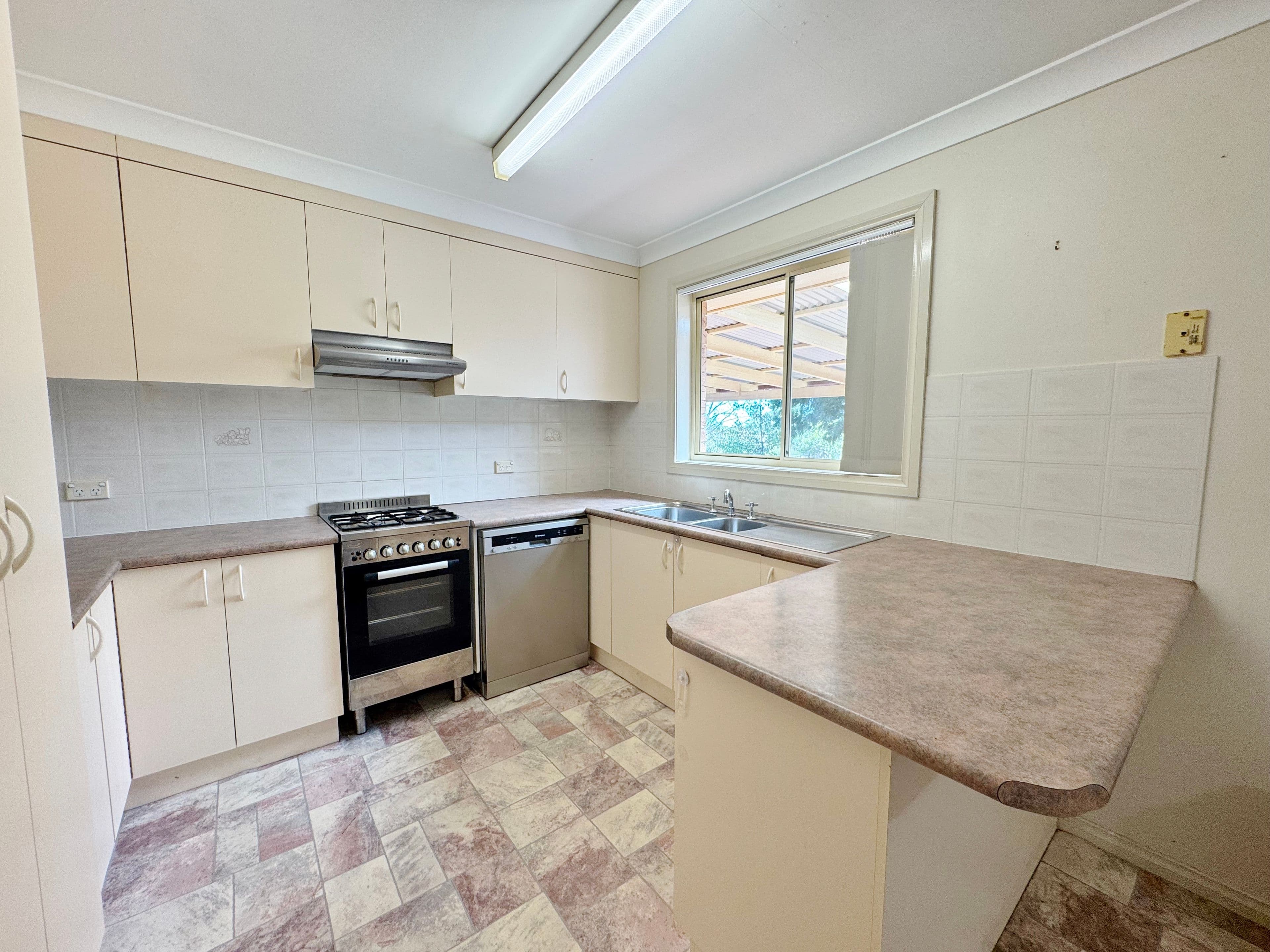22 Tadros Avenue, Young NSW 2594, Young - Thumbnail 2