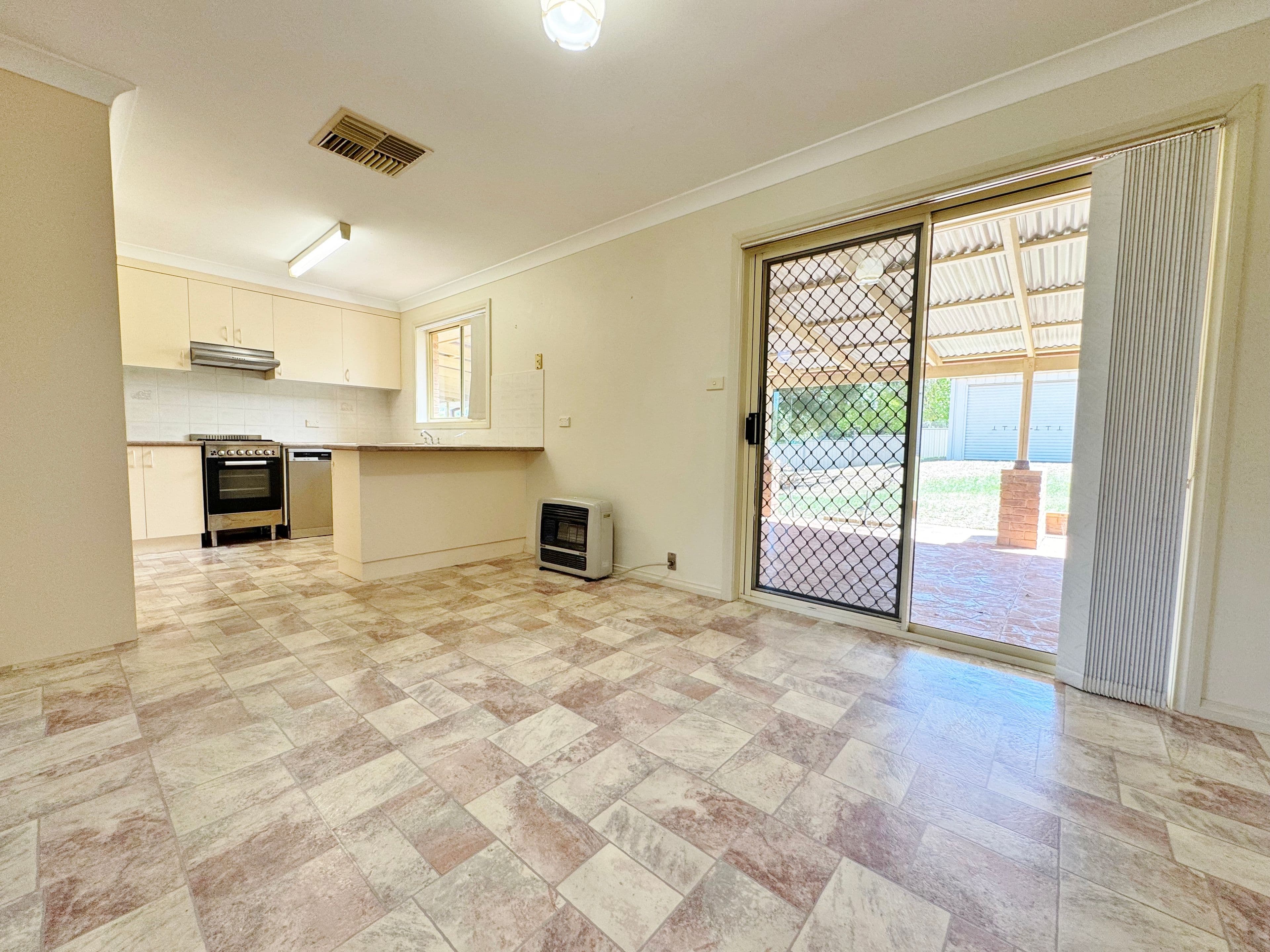 22 Tadros Avenue, Young NSW 2594, Young - Thumbnail 4