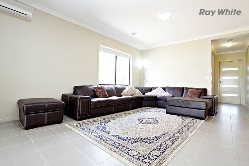 16 Cloudy Crescent, POINT COOK VIC 3030, Point Cook - Thumbnail 2