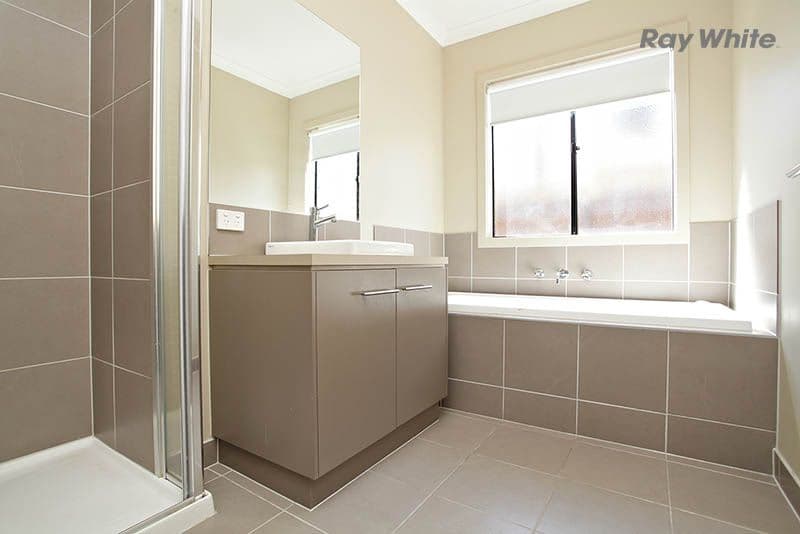 16 Cloudy Crescent, POINT COOK VIC 3030, Point Cook - Thumbnail 4
