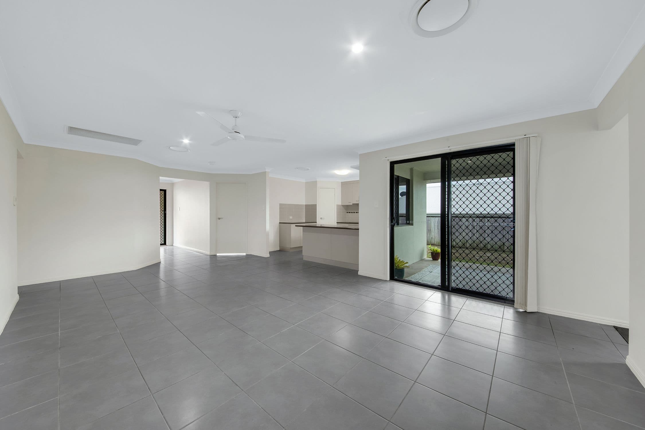 33 Iris Road, Kirkwood QLD 4680, Kirkwood - Thumbnail 3