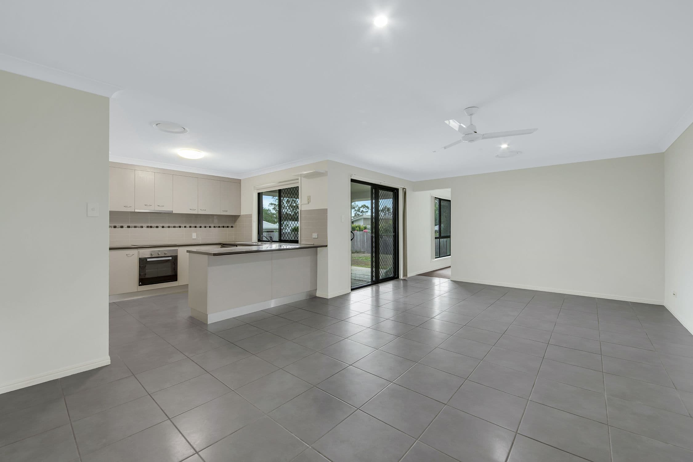 33 Iris Road, Kirkwood QLD 4680, Kirkwood - Thumbnail 4