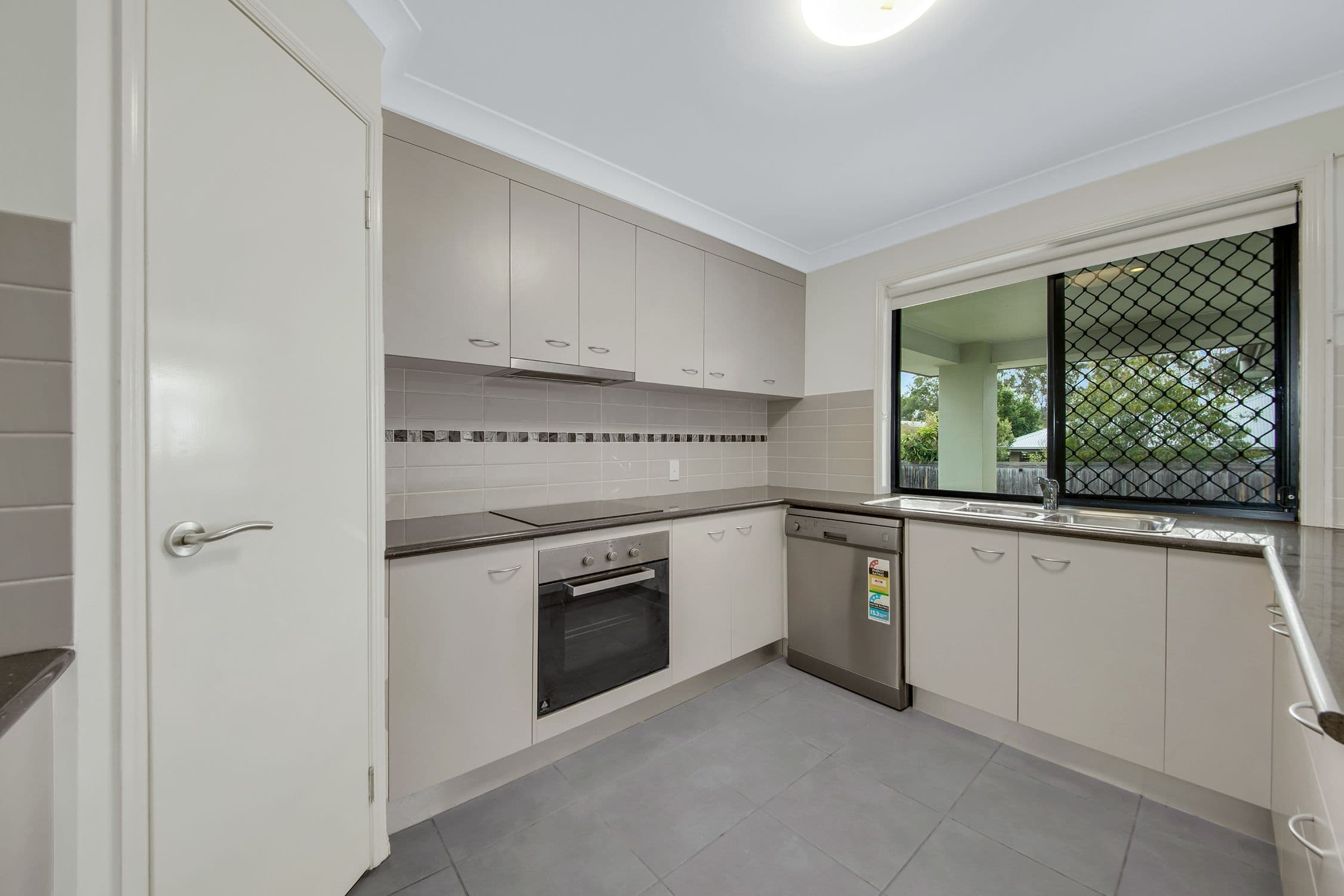 33 Iris Road, Kirkwood QLD 4680, Kirkwood - Thumbnail 5