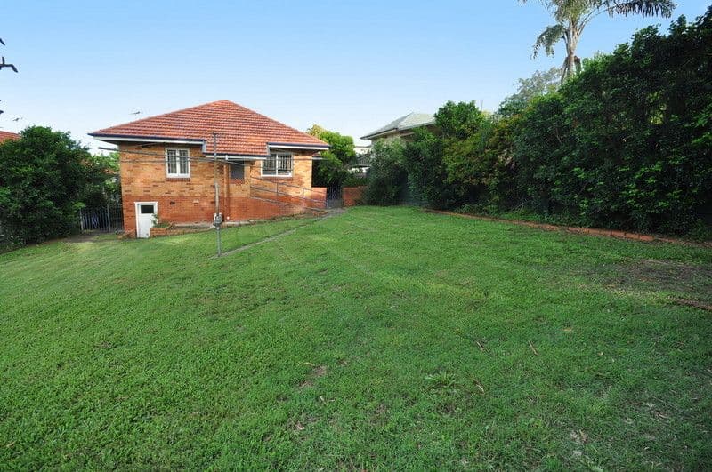 8 O'Donnell Street, WAVELL HEIGHTS QLD 4012, Wavell Heights - Thumbnail 2