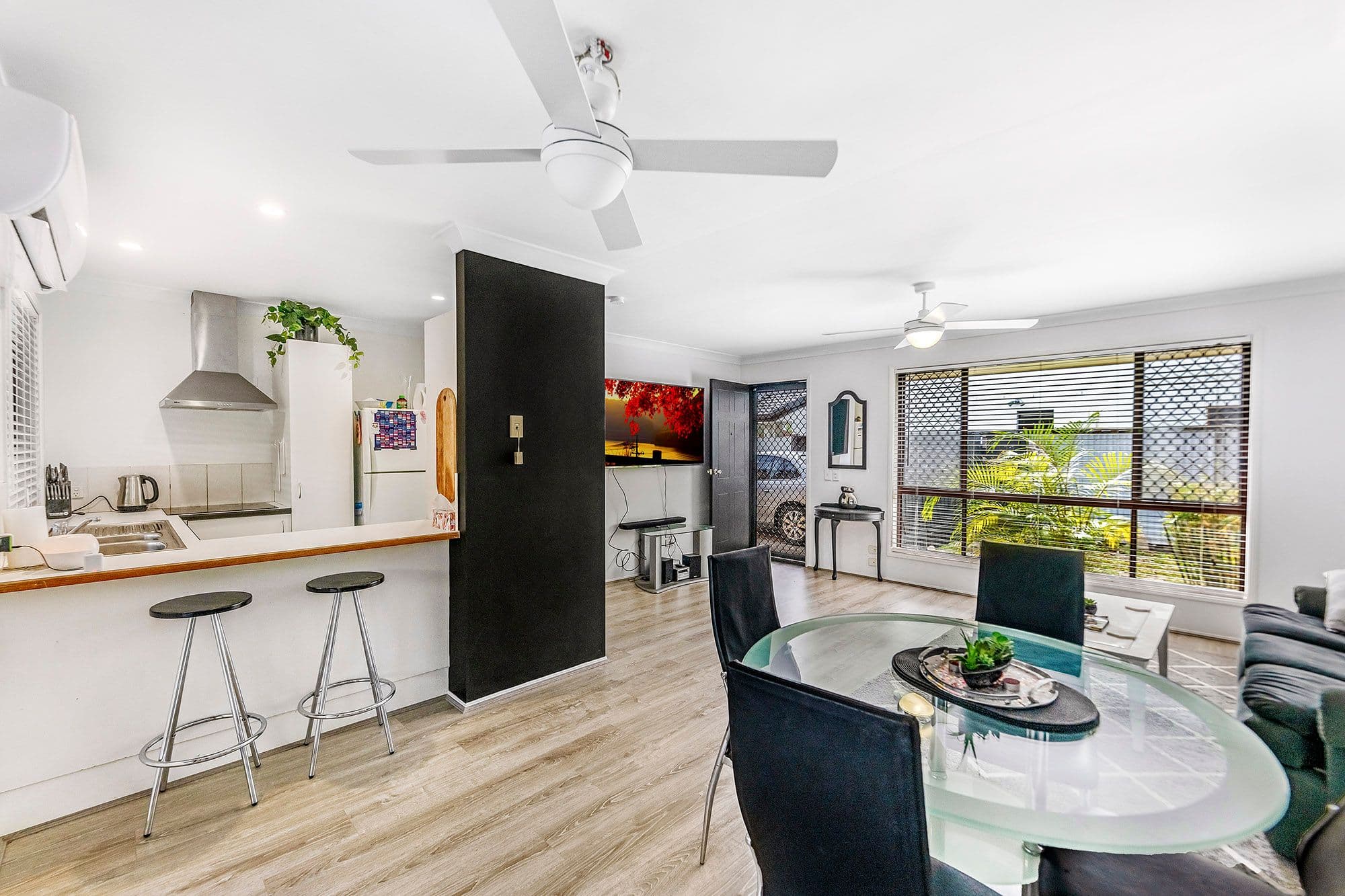 15 Montezuma Drive, Burleigh Waters QLD 4220, Burleigh Waters - Thumbnail 3