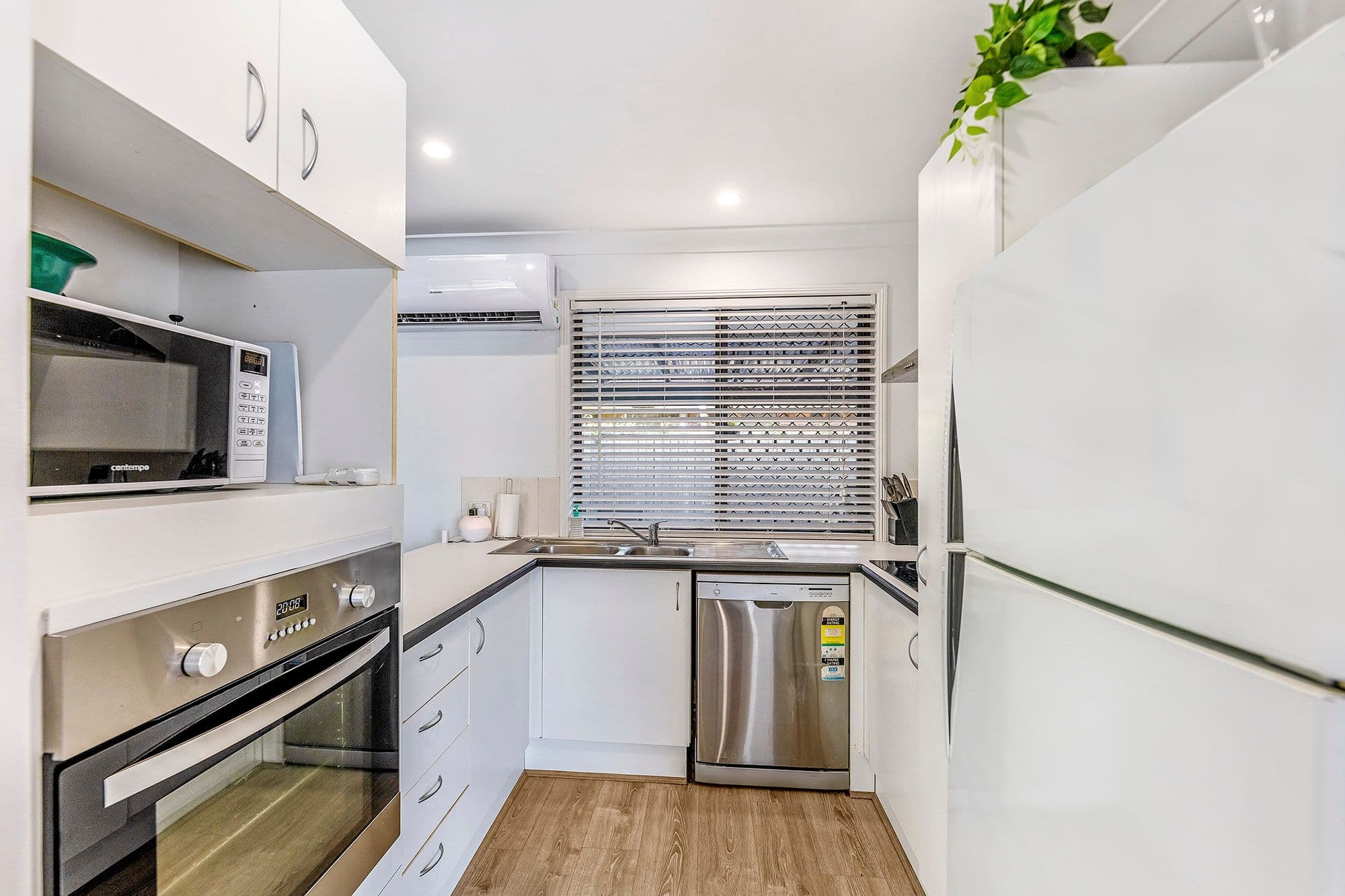 15 Montezuma Drive, Burleigh Waters QLD 4220, Burleigh Waters - Thumbnail 4