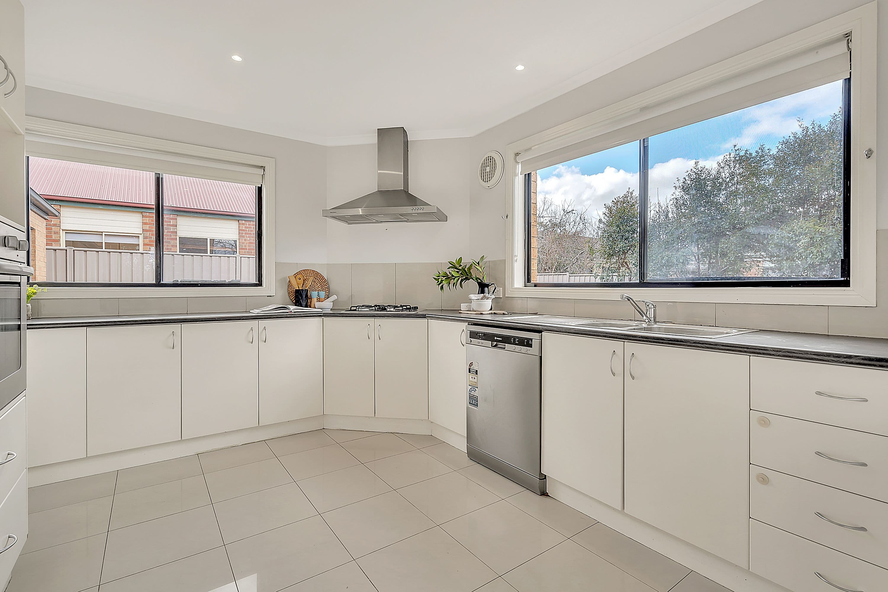 2 Mittagong Rise, Craigieburn VIC 3064, Craigieburn - Thumbnail 2