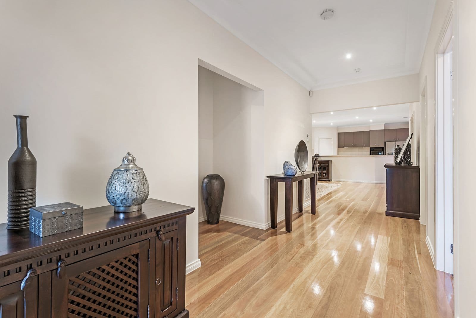 204 Central Park Avenue, Craigieburn VIC 3064, Craigieburn - Thumbnail 2