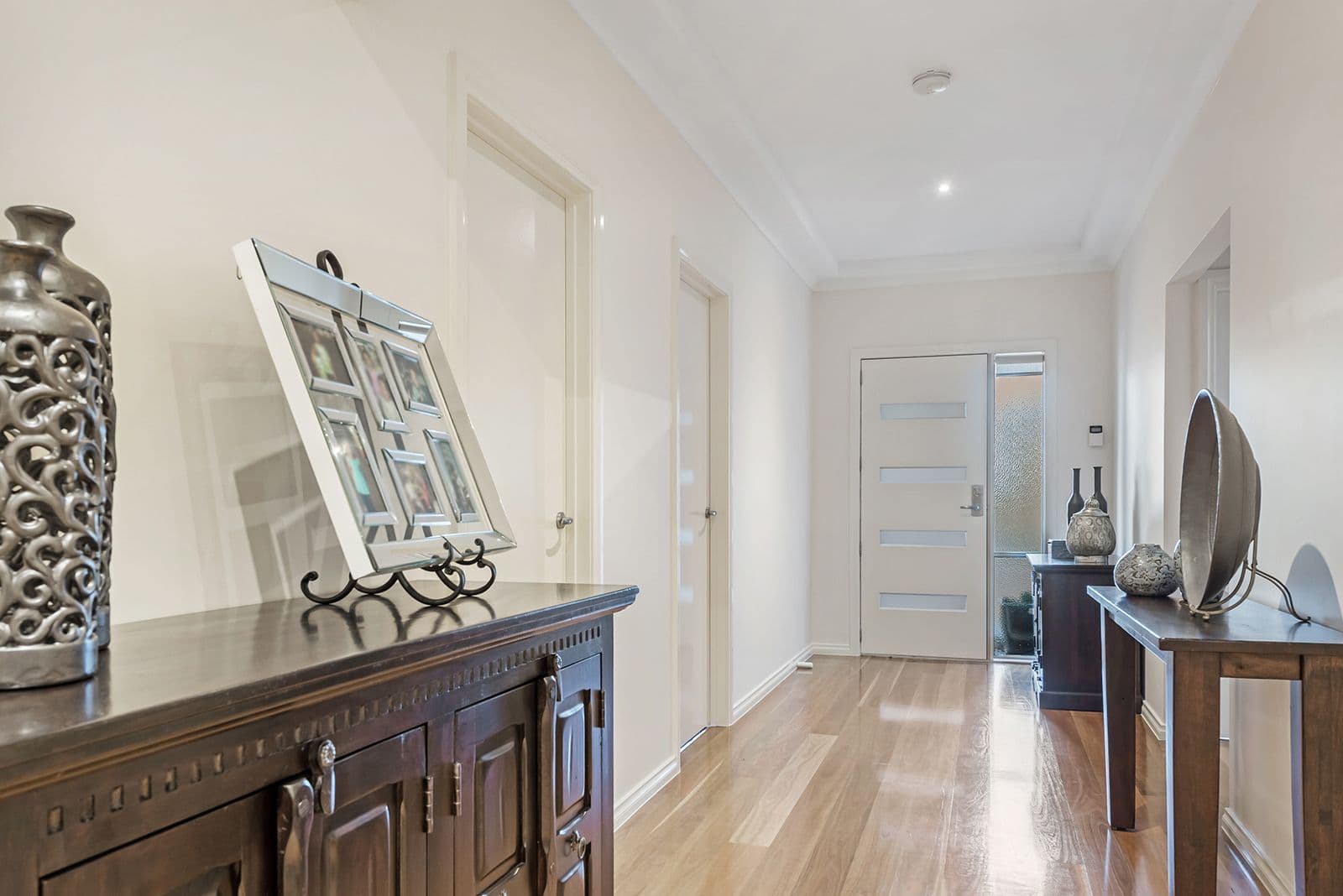 204 Central Park Avenue, Craigieburn VIC 3064, Craigieburn - Thumbnail 3