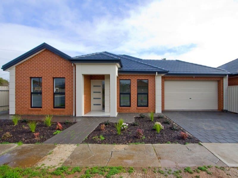 1A Broadford Crescent, Findon - Image 1