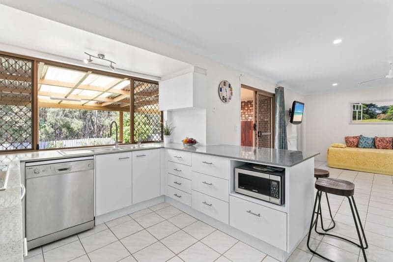 8 Everest Drive, Southport - Thumbnail 2