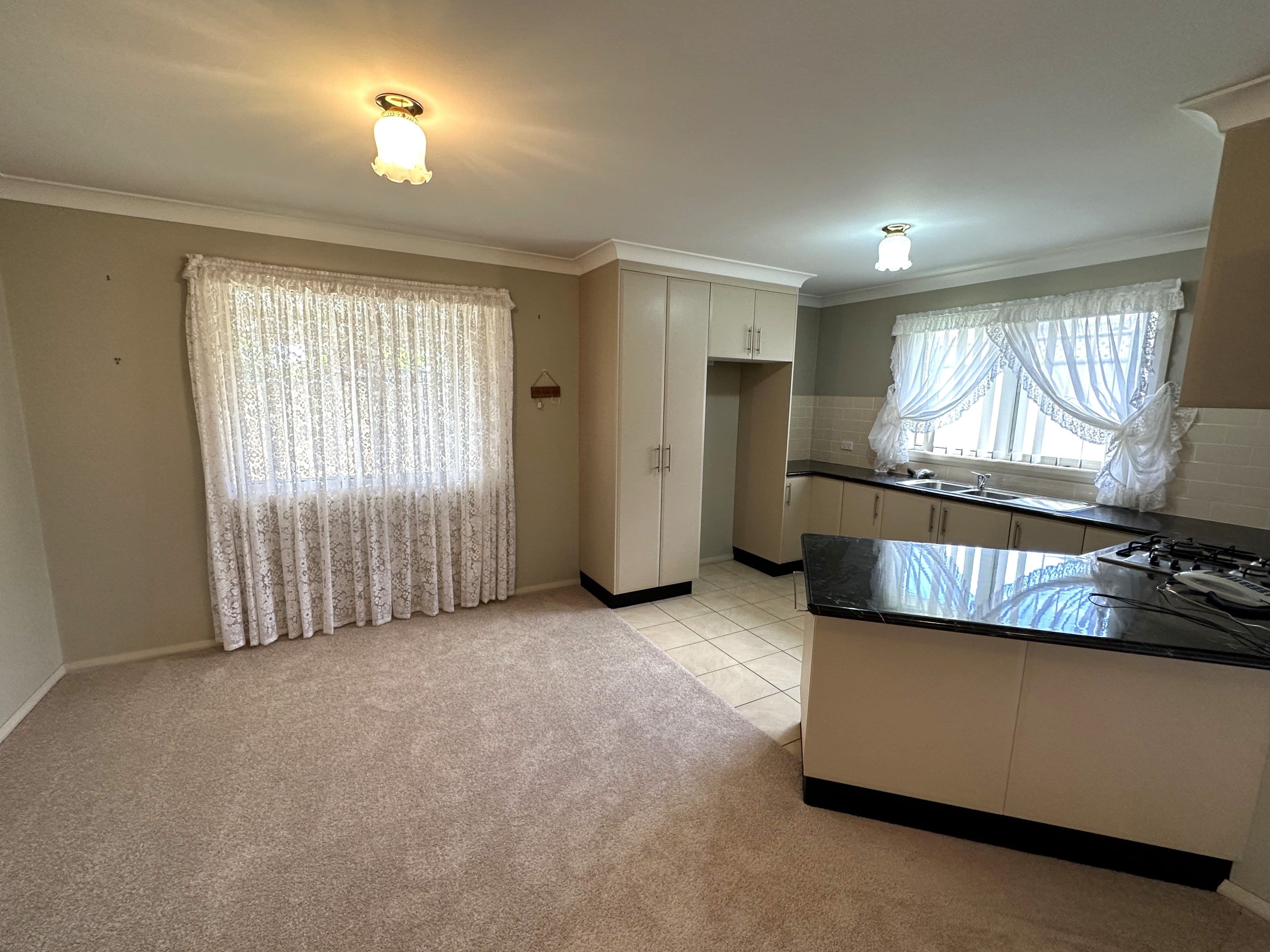 2/13 Lachlan Close, Young NSW 2594, Young - Thumbnail 2