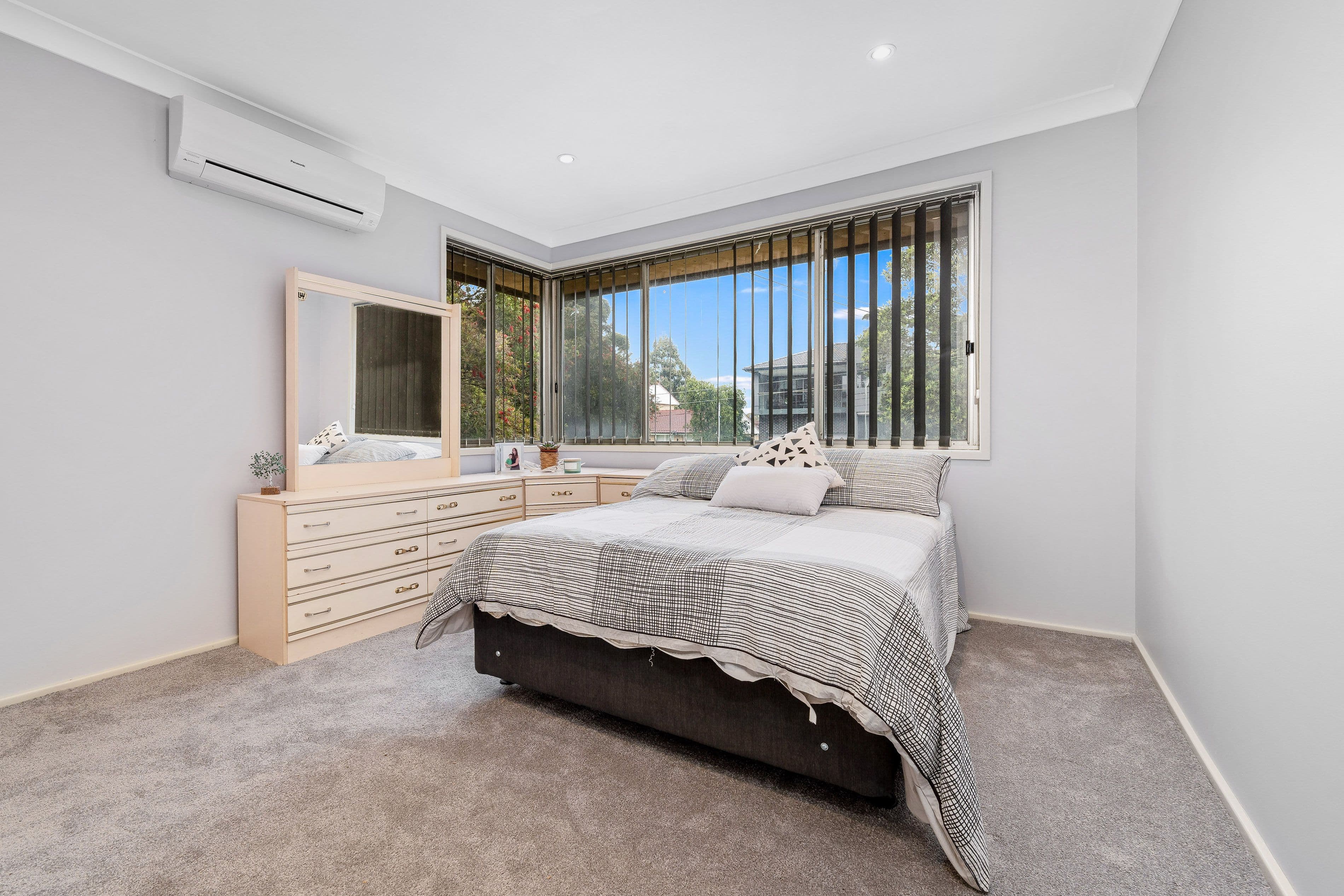 83 Amaroo Avenue, Georges Hall NSW 2198, Georges Hall - Thumbnail 5