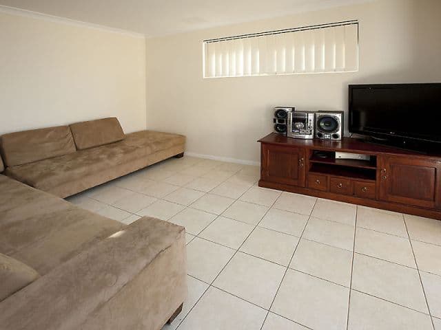 8b Barnfield Drive, ELLENBROOK WA 6069, Ellenbrook - Thumbnail 3