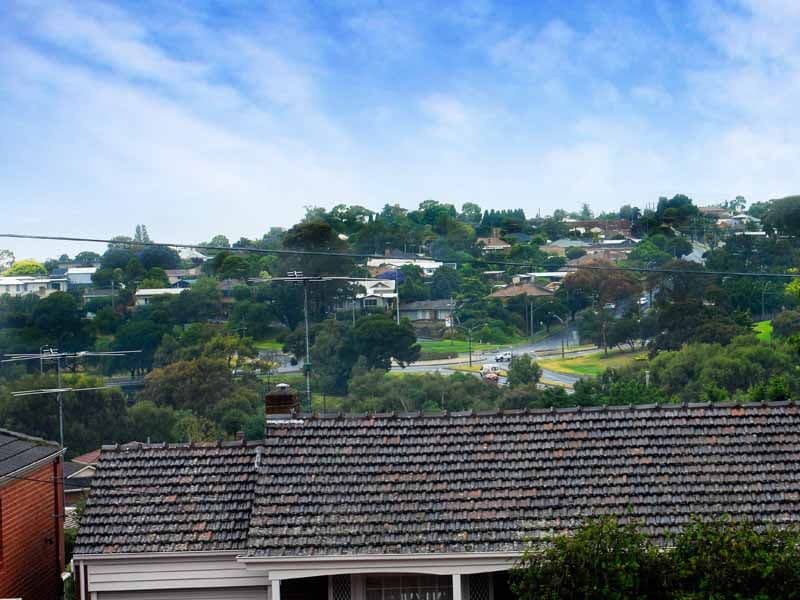 2 Fernhill Drive, HIGHTON VIC 3216, Highton - Thumbnail 2