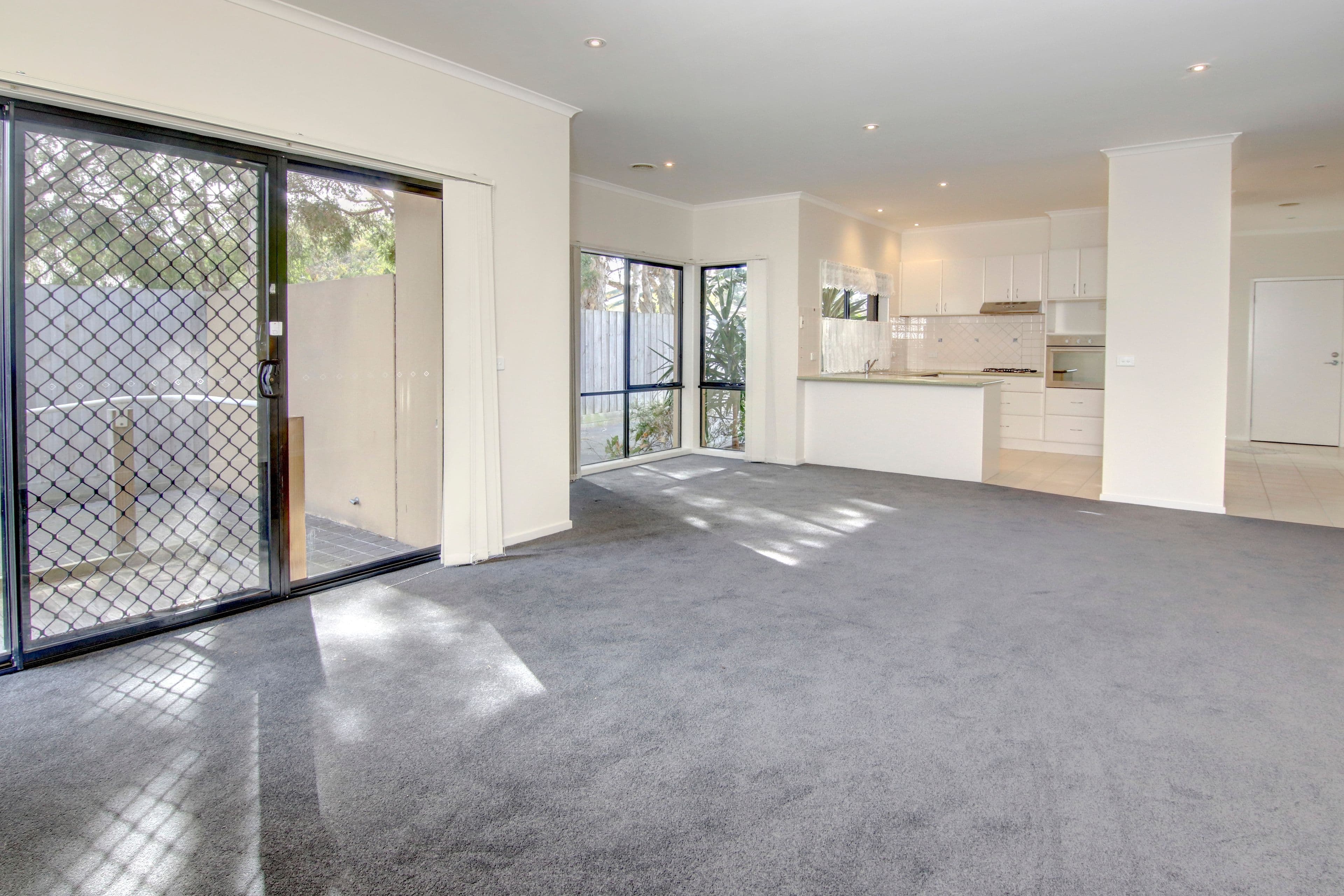 15 Cairns Avenue, Rosebud VIC 3939, Rosebud - Thumbnail 3