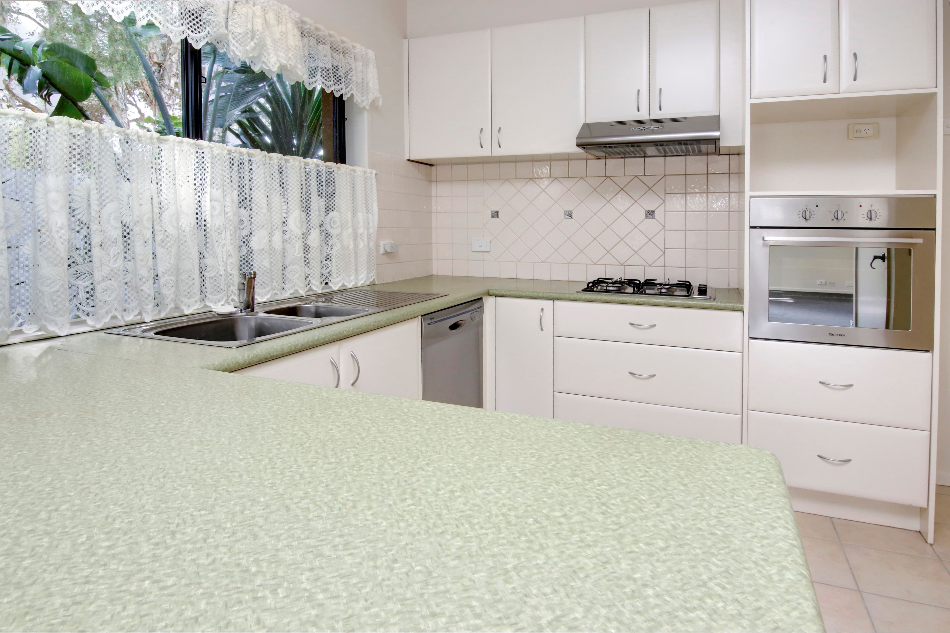 15 Cairns Avenue, Rosebud VIC 3939, Rosebud - Thumbnail 4