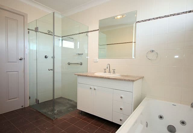 30 Denman Road, GEORGES HALL NSW 2198, Georges Hall - Thumbnail 5