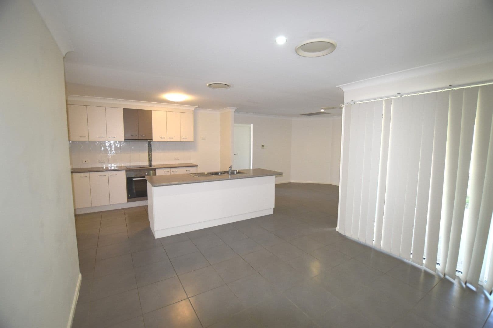 6 Takoko Place, Kirkwood QLD 4680, Kirkwood - Thumbnail 2
