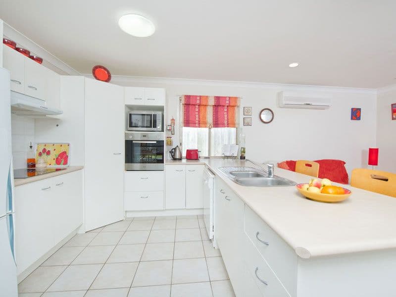 18 Kirralee Crescent, UPPER KEDRON QLD 4055, Upper Kedron - Thumbnail 4