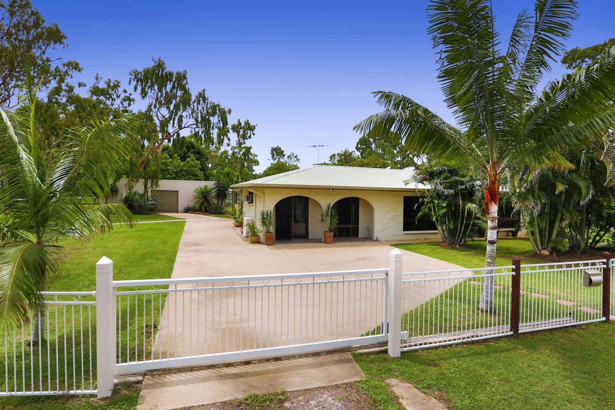 1 Monahan Street, KELSO QLD 4815, Kelso - Thumbnail 3