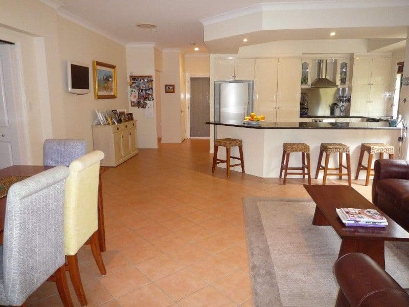 17 Nottinghill Gate Drive, ARUNDEL QLD 4214, Arundel - Thumbnail 2