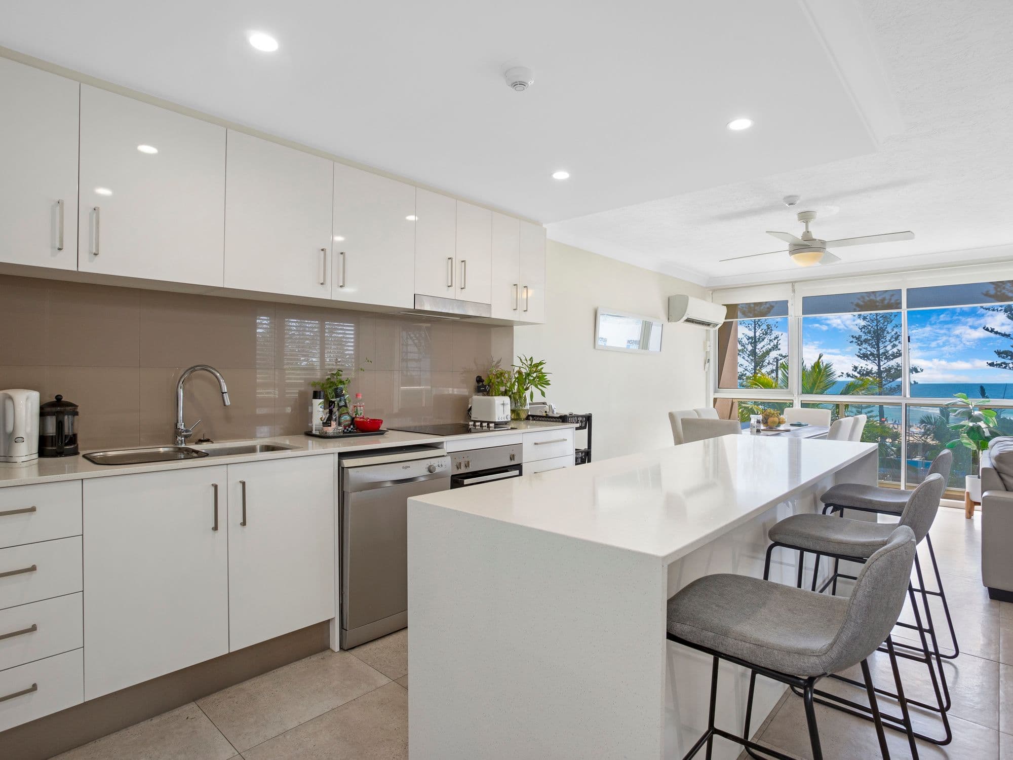 52 Goodwin Terrace, Burleigh Heads QLD 4220, Burleigh Heads - Thumbnail 2
