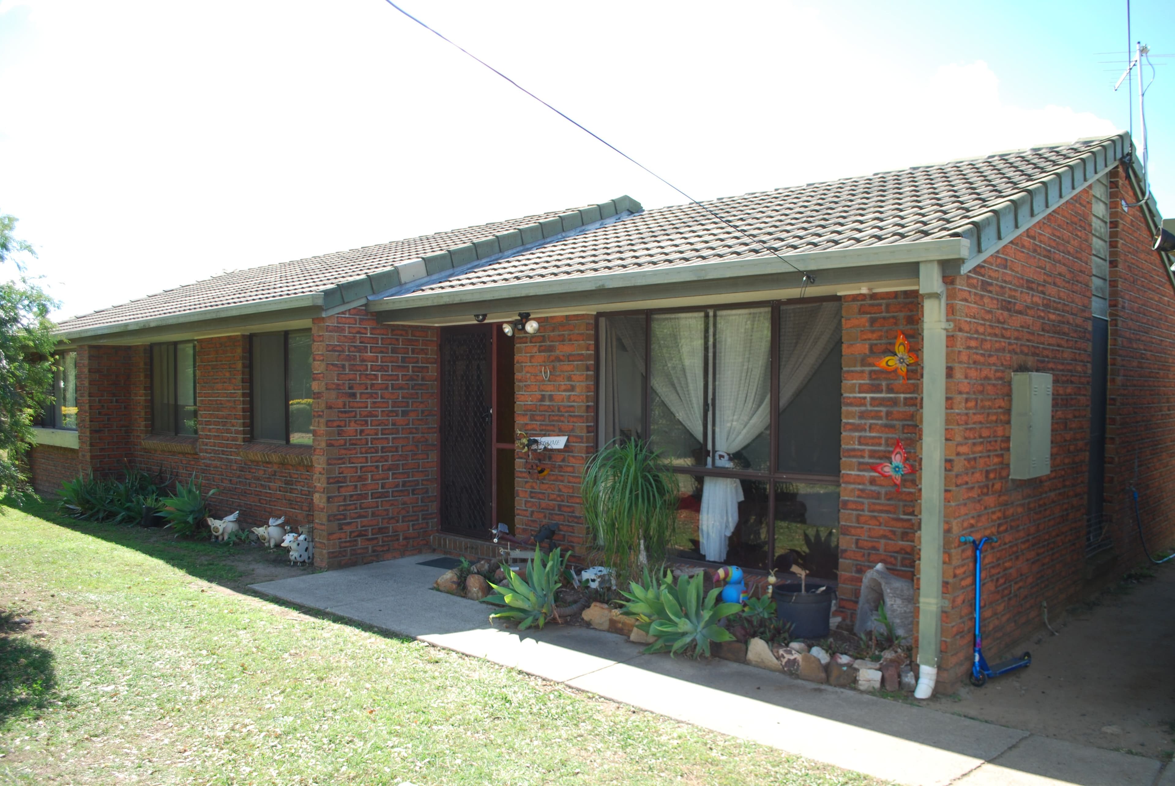 15 Poincianna Court, Walloon QLD 4306, Walloon - Thumbnail 2