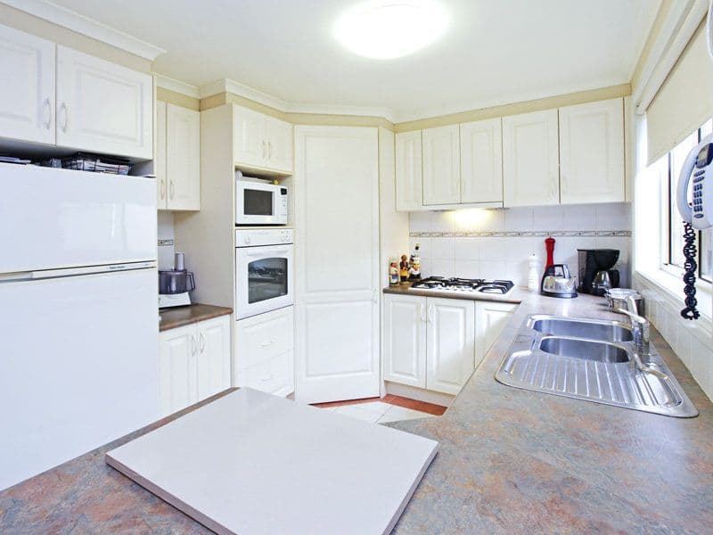 3 Oakwood Crescent, WAURN PONDS VIC 3216, Waurn Ponds - Thumbnail 4