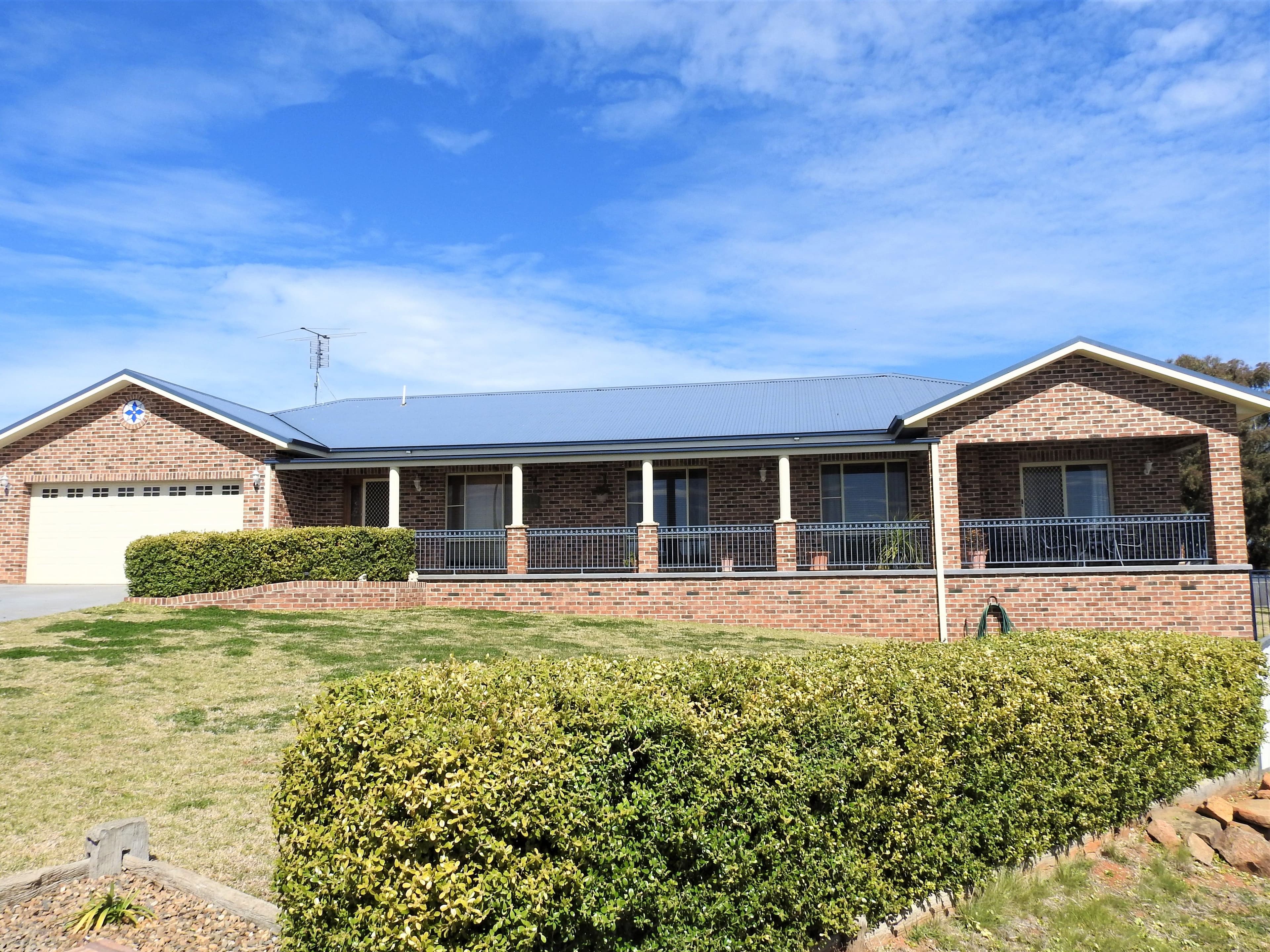 25 Settlers Place, Young - Image 1