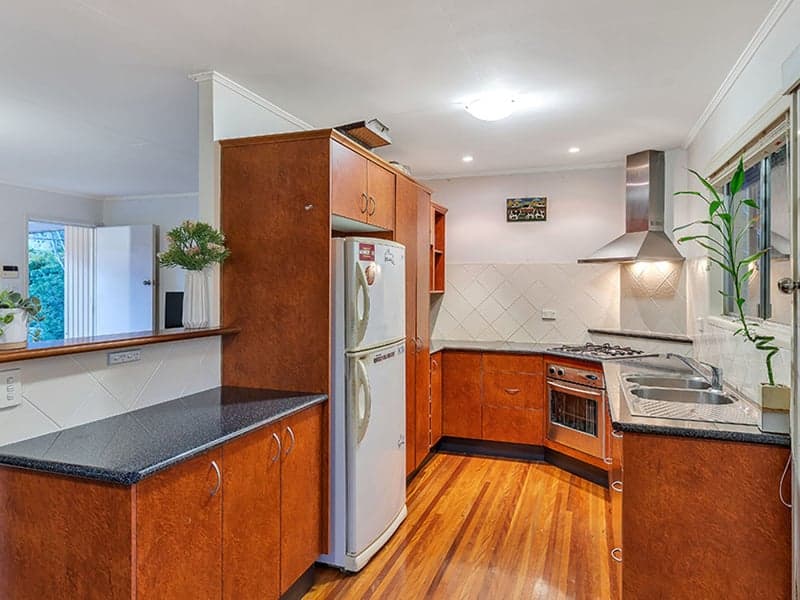 10 Pavonia Street, Everton Hills - Thumbnail 3