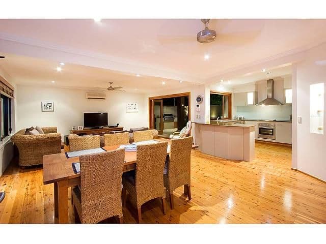 58 Allambi Avenue, BROADBEACH WATERS QLD 4218, Broadbeach Waters - Thumbnail 2