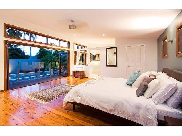 58 Allambi Avenue, BROADBEACH WATERS QLD 4218, Broadbeach Waters - Thumbnail 7