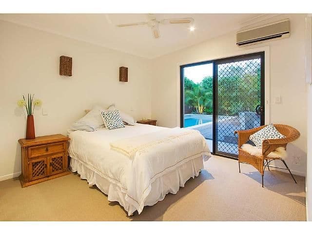 58 Allambi Avenue, BROADBEACH WATERS QLD 4218, Broadbeach Waters - Thumbnail 8