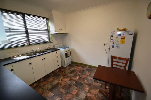 34 Sinclair Crescent, SEYMOUR VIC 3660, Seymour - Thumbnail 3