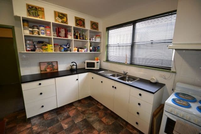 34 Sinclair Crescent, SEYMOUR VIC 3660, Seymour - Thumbnail 4