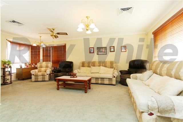 11 Ormonde Close, GLENMORE PARK NSW 2745, Glenmore Park - Thumbnail 2