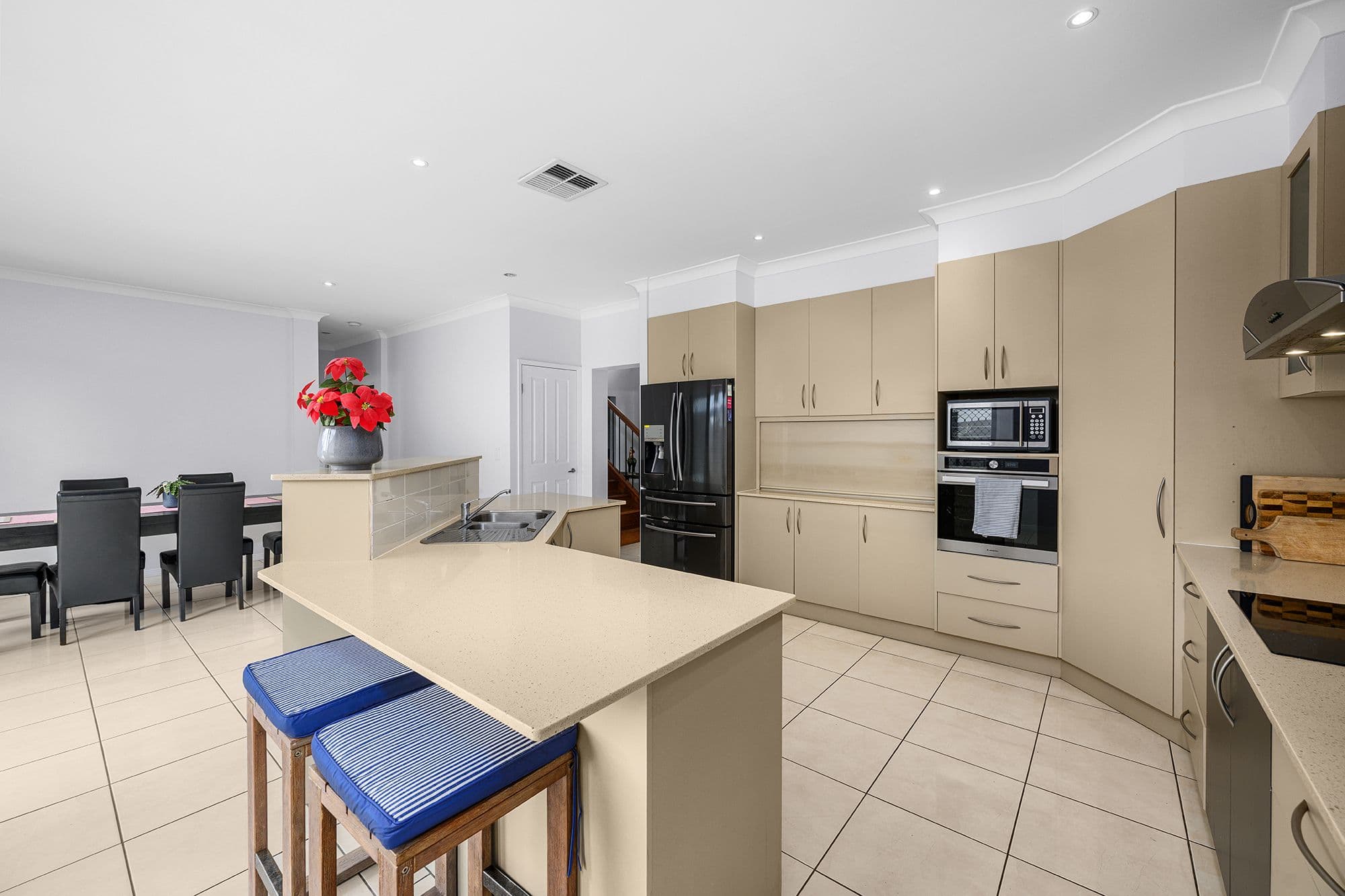 1 Tradewinds Avenue, Paradise Point QLD 4216, Paradise Point - Thumbnail 4