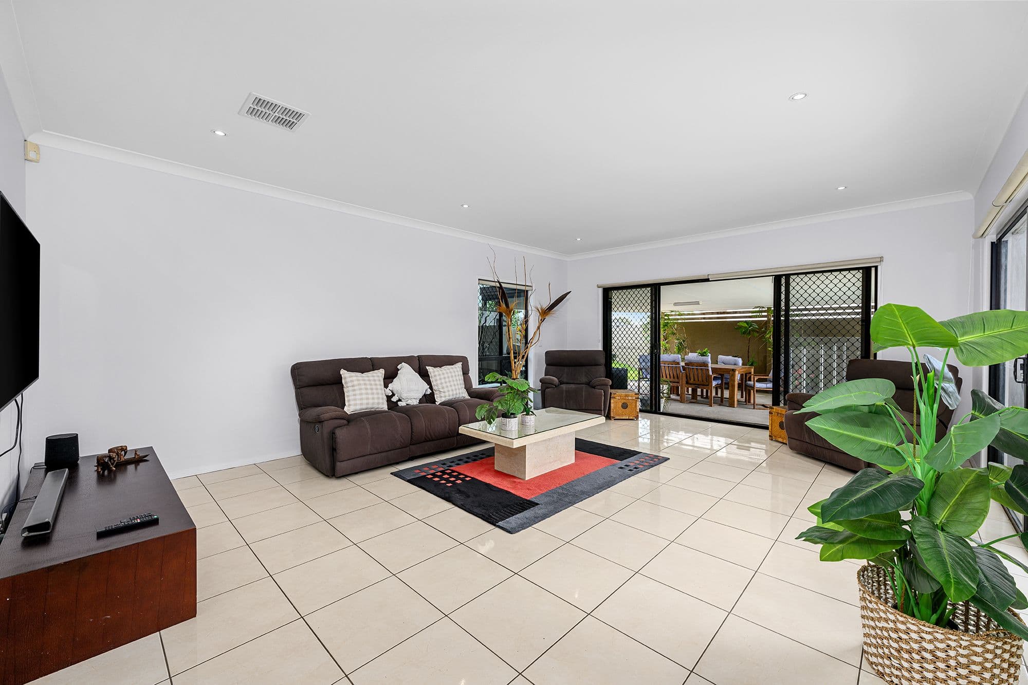 1 Tradewinds Avenue, Paradise Point QLD 4216, Paradise Point - Thumbnail 5