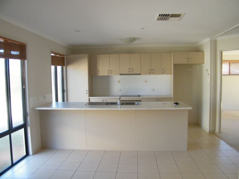 1 Covington Street, CHINCHILLA QLD 4413, Chinchilla - Thumbnail 4