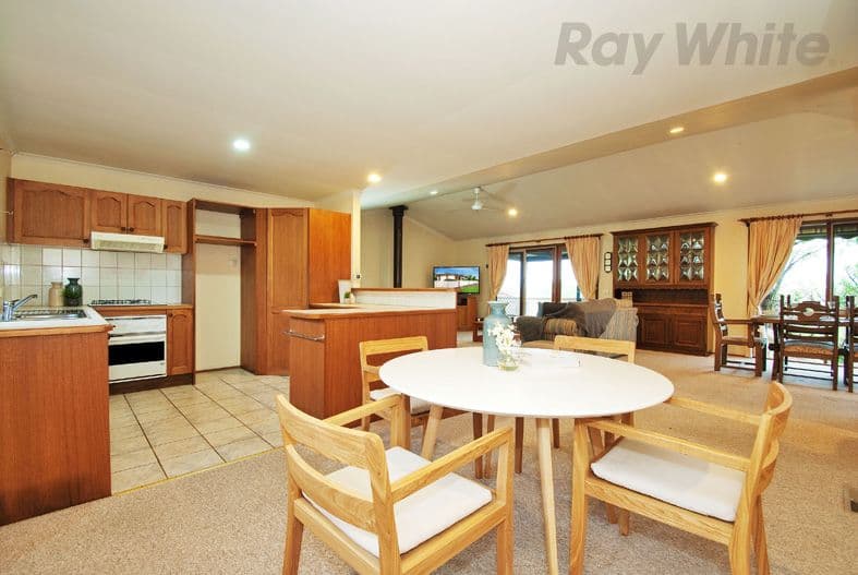 5 GREENRIDGE Court, CHIRNSIDE PARK VIC 3116, Chirnside Park - Thumbnail 3