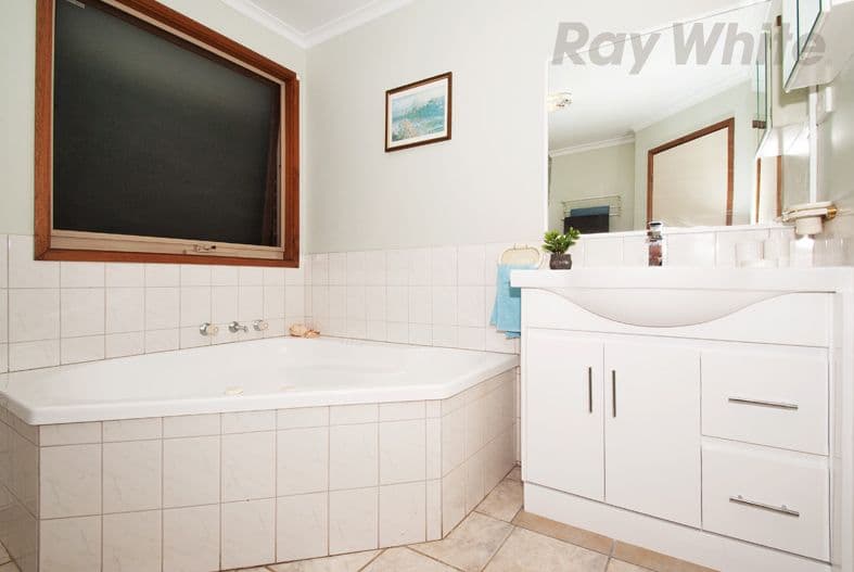 5 GREENRIDGE Court, CHIRNSIDE PARK VIC 3116, Chirnside Park - Thumbnail 8