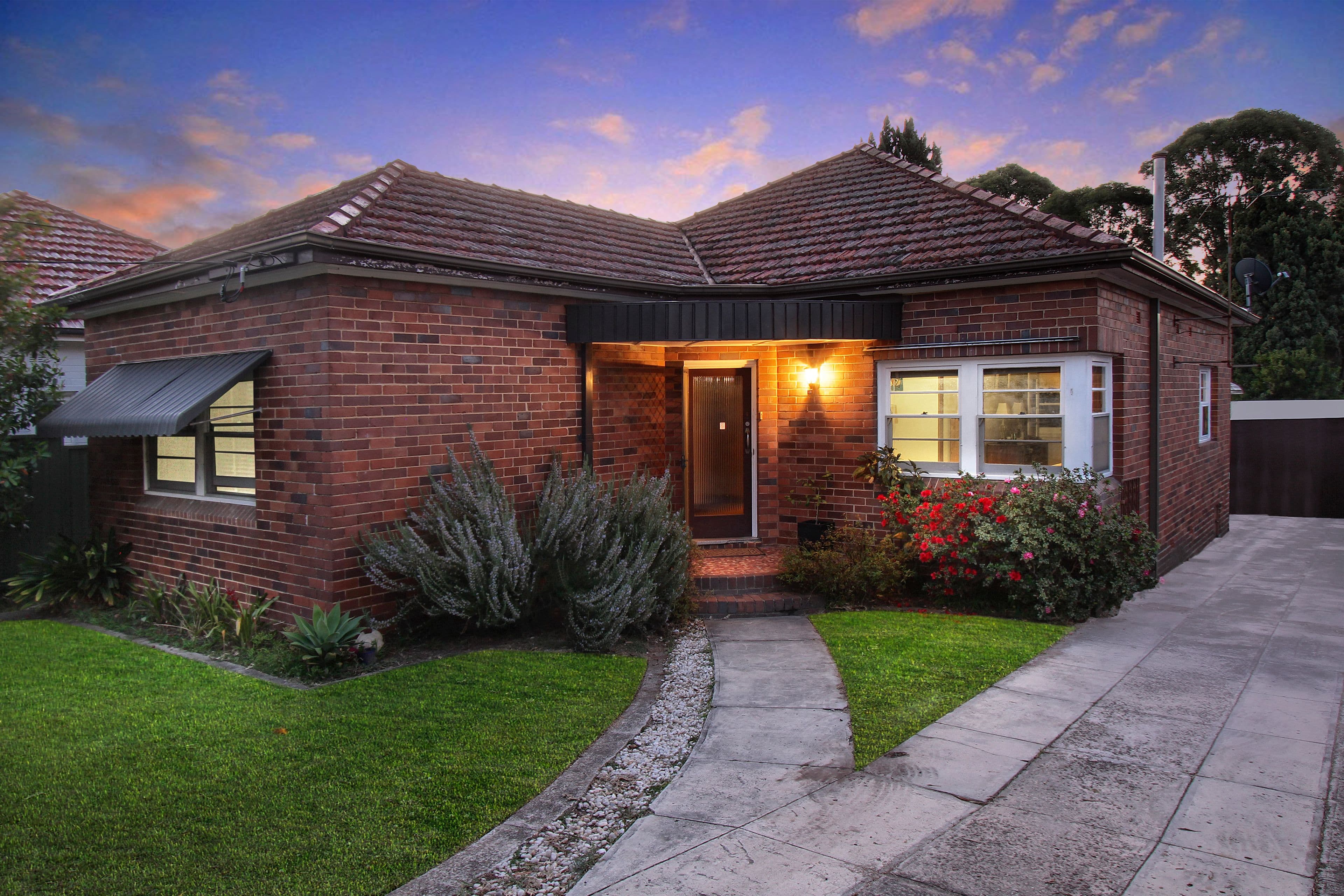 17 Woodlawn Avenue, Earlwood - Image 1