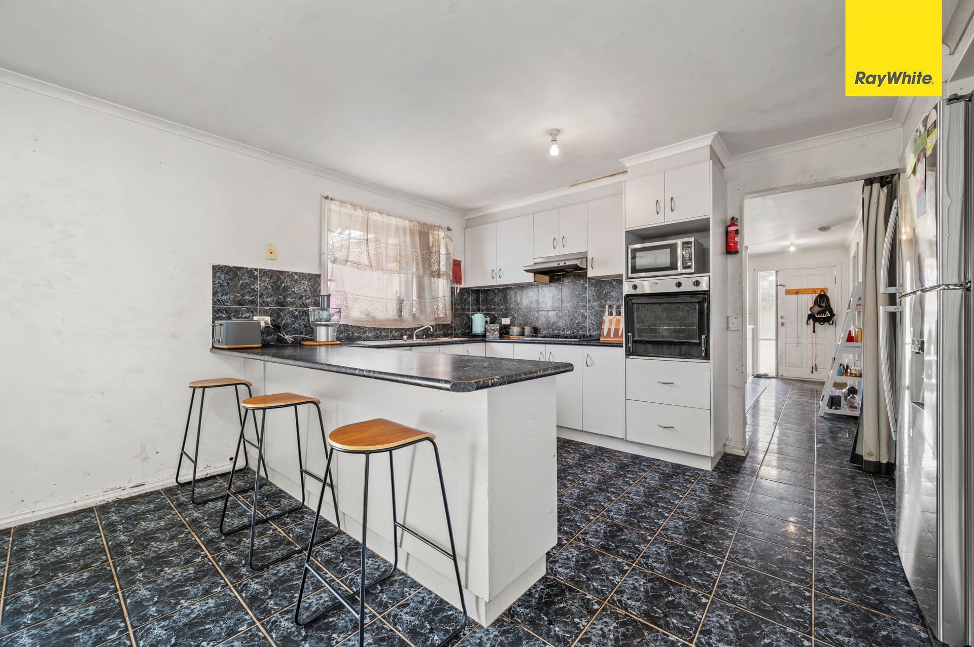 28 Clowes Street, Melton South VIC 3338, Melton South - Thumbnail 2